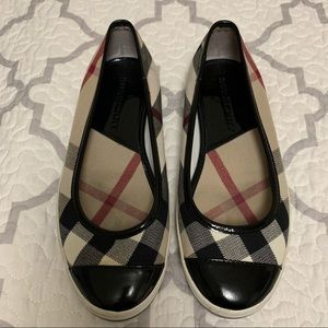 Burberry Patent/Canvas Flats